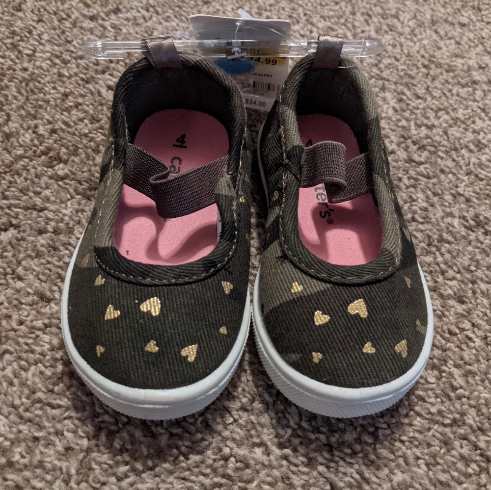 Carter's baby shoes with gold hearts